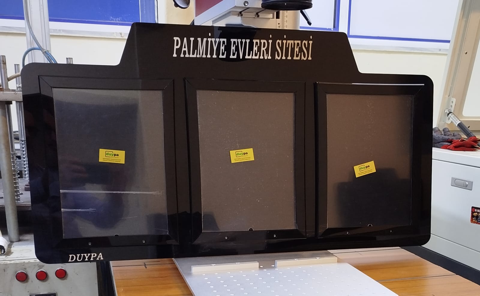 A4 3'lü Duyuru Reklam İlan Panosu